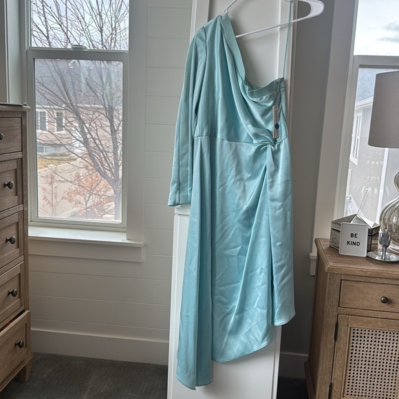 Alice + Olivia Dora Asymmetrical Off The Shoulder Dress in Powder Blue - Picture 2 of 6